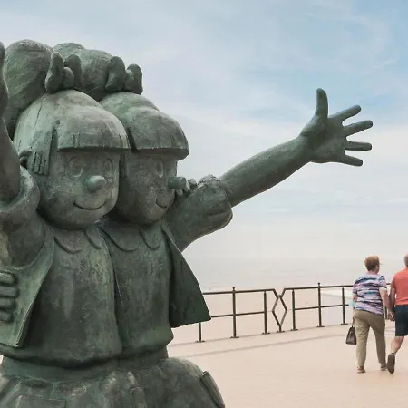 아파트 With Terrace On The Seafront Promenade