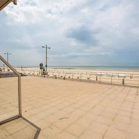 아파트 With Terrace On The Seafront Promenade